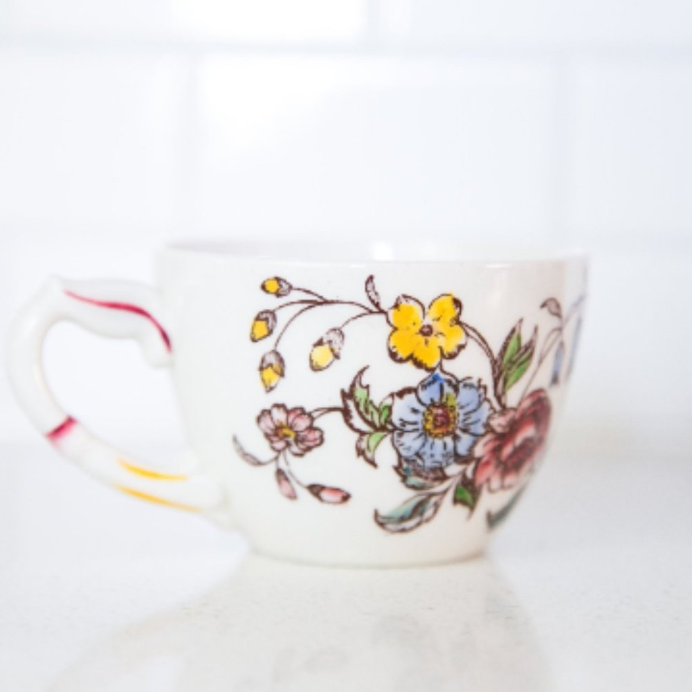 Two Hand Painted Vernon Kilns May Flower Tea Cup - Picture 3 of 4